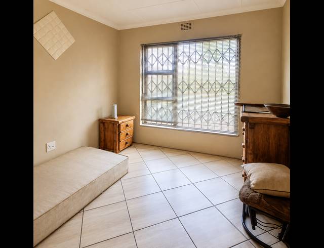 5 BEDROOM FREESTANDING FOR SALE IN VANDERBIJLPARK SE 1